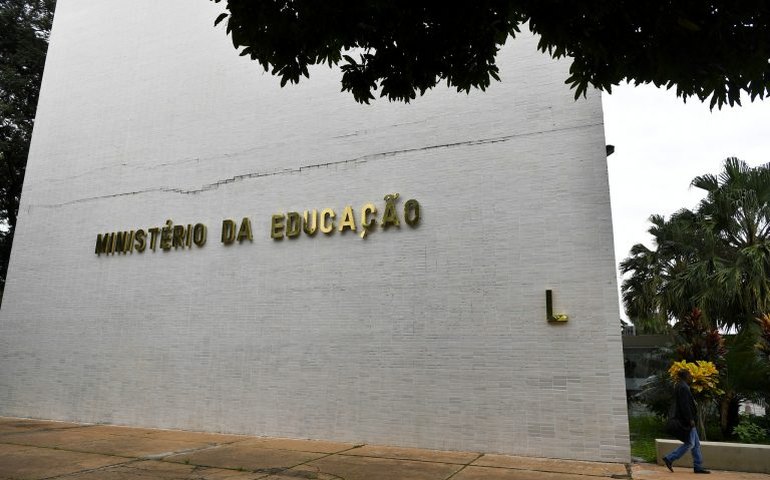 Projeto amplia previsão de cargos para o Ministério da Educação em 2025