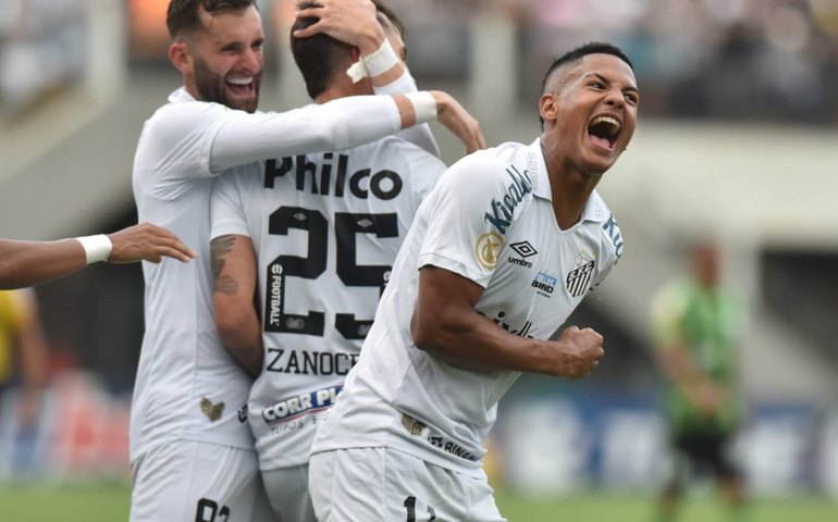 Santos passeia na Vila, goleia o América-MG e vira líder do Brasileiro
