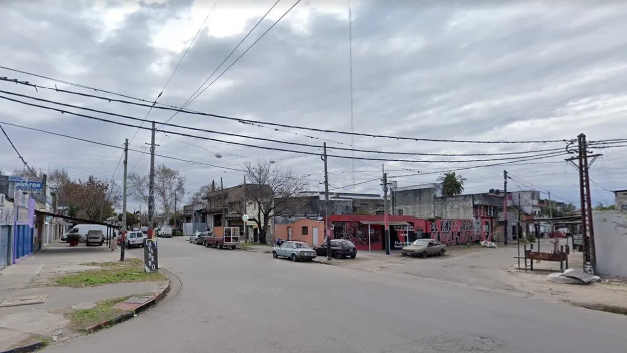 Quem é a mulher que espalhou medo em uma cidade com ataques incendiários e se tornou a principal inimiga do governo