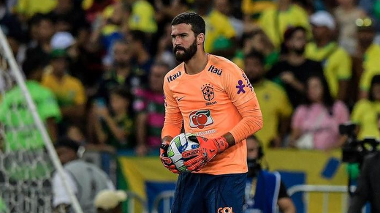 Em jogo marcado por confusão, Brasil sofre gol em bola aérea, perde para a Argentina e ouve gritos de 'time sem vergonha'