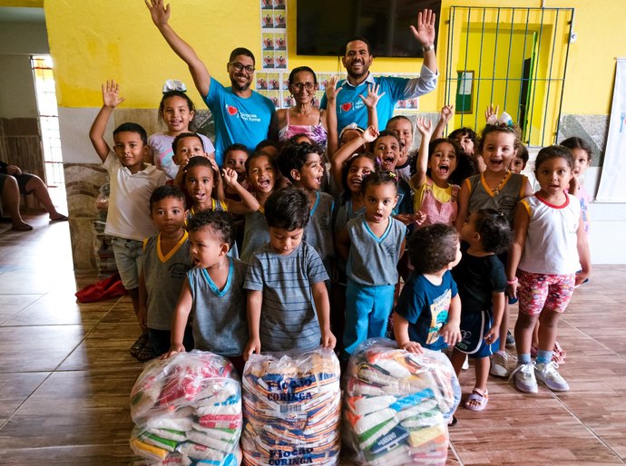 Alagoas sem Fome doa 1 tonelada de alimentos não perecíveis a instituição em Maceió