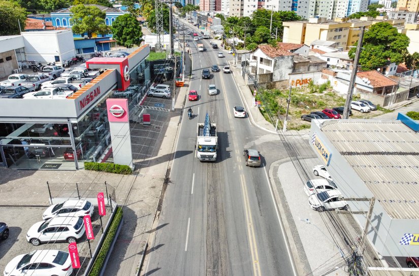 Trecho da Avenida Gustavo Paiva recebe obras de recapeamento