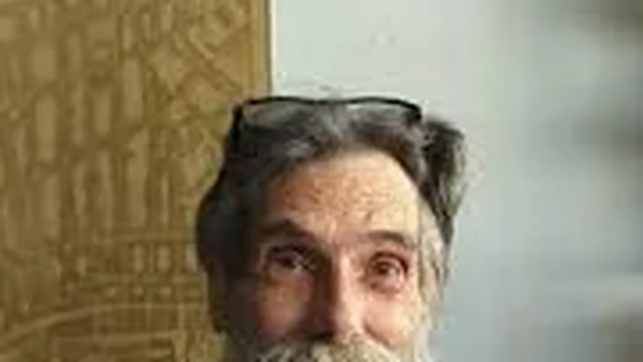 Eduardo Tornaghi faz 75 anos e, longe da TV, participa de rodas de poesias após voto de pobreza