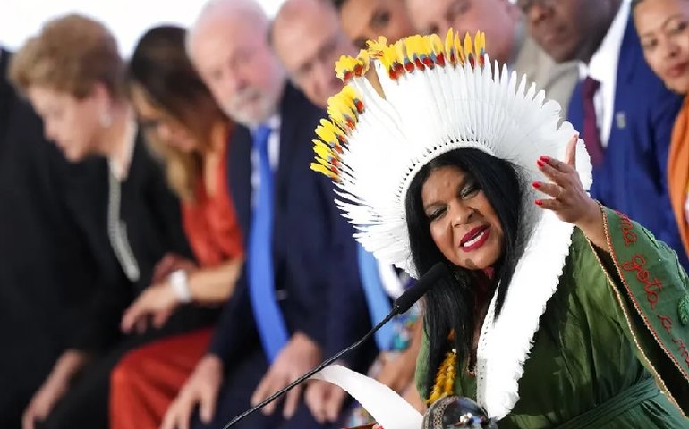 Sonia Guajajara assume Ministério dos Povos Indígenas e diz: Sem anistia