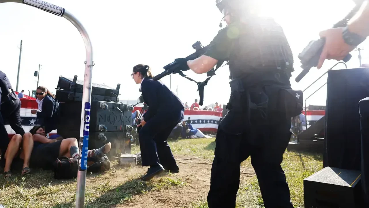FBI investiga disparos contra Trump como 'potencial terrorismo interno'