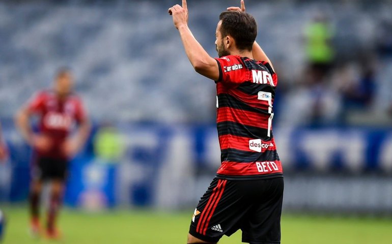 Com golaços de Éverton Ribeiro, Fla bate Cruzeiro, mas vê Palmeiras ser campeão