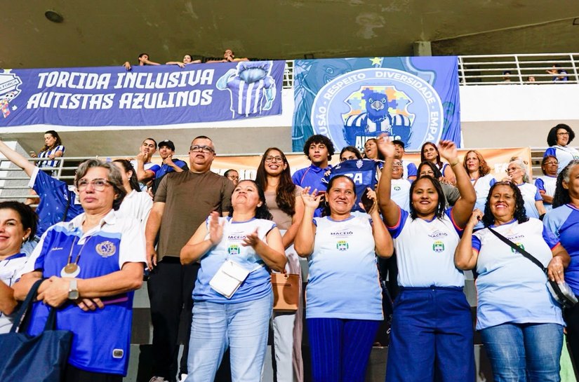 Alunos da EJAI vivenciam pela primeira vez experiência do Projeto Jovem Torcedor
