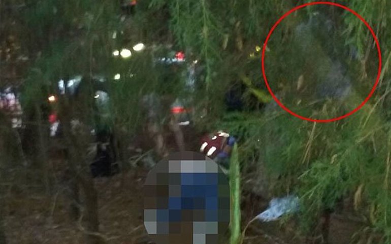 ‘Anjo da guarda’ é flagrado ao lado de homem após acidente de trânsito