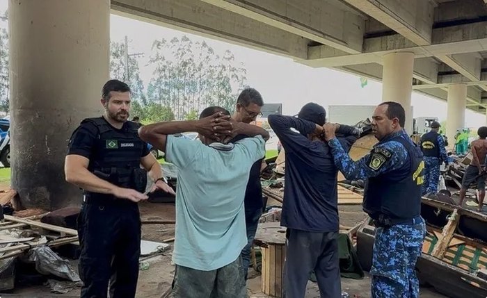 Operação desmonta estruturas usadas para tráfico e consumo de drogas