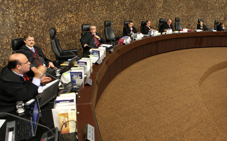 Pleno tem 17 processos em pauta nesta terça-feira