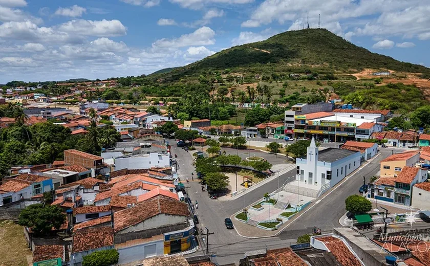 Mulher reage a tentativa de estupro dentro de casa e agressor foge deixando faca e celular