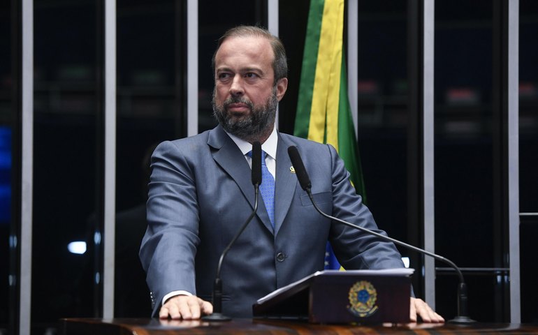 Ministro pede que PF e Abin investiguem causas do apagão
