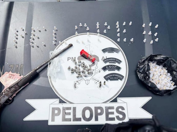PM flagra tráfico e apreende drogas e arma de fogo em União dos Palmares