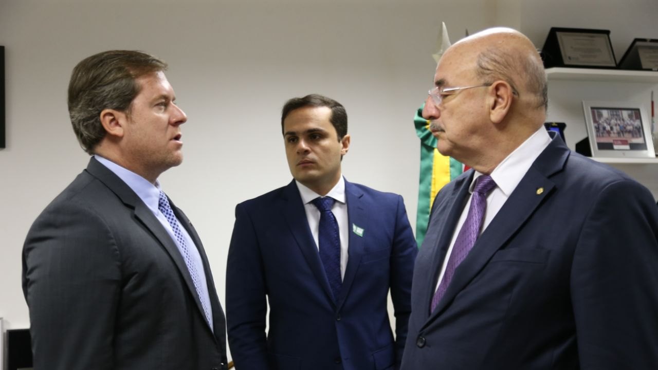 Marx Beltrão garante R$ 15 milhões para levar água encanada a 28 comunidades do Sertão