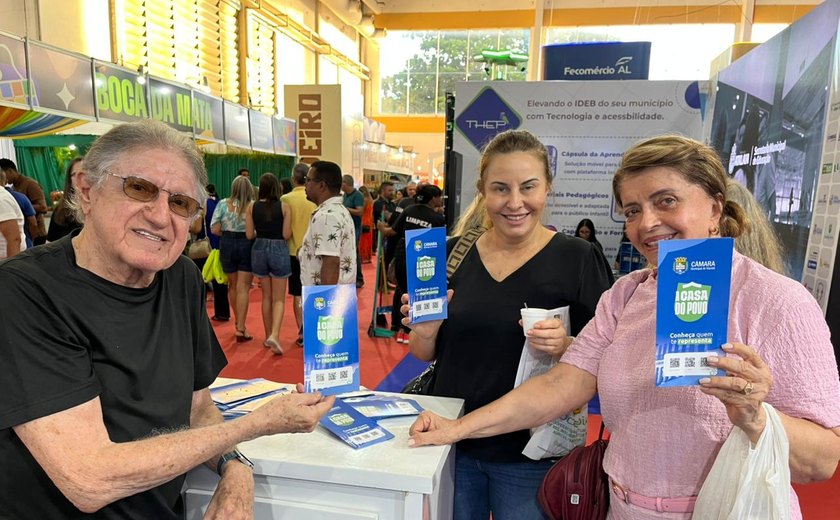 População conhece as ações da Câmara de Maceió no estande do Legislativo na Feira da AMA