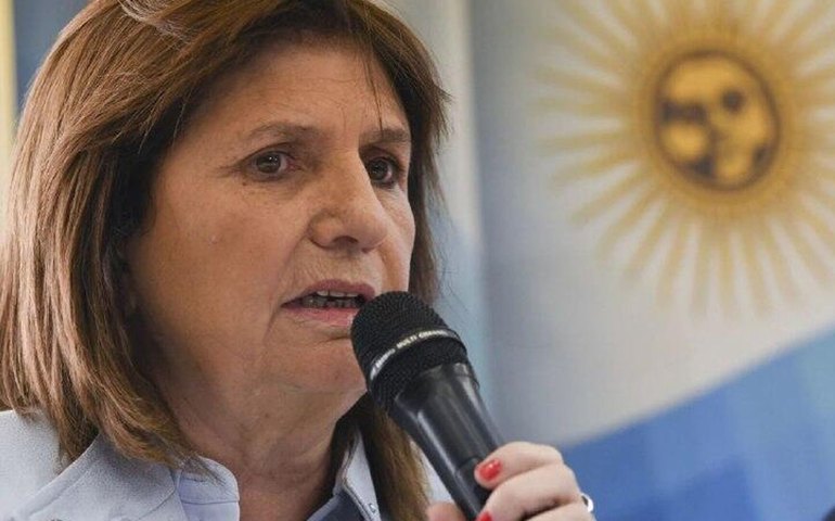 Bullrich deixa governo da Argentina e assume vaga no Senado