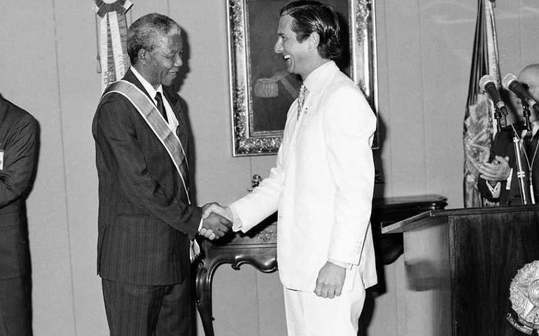 Fernando Collor usa rede social para homenagear Mandela