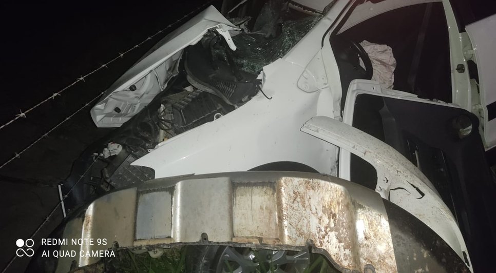 Colisão entre carro e caminhão deixa mulher presa às ferragens na Barra dos Coqueiros / Foto: Foto: BPRv/SE