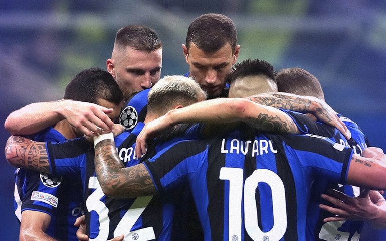 Inter goleia Plzen, se classifica e elimina Barça da Liga dos Campeões