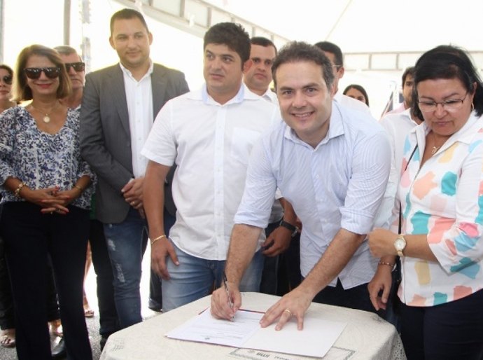 Renan Filho assina abertura de licitação para construir hospital de Porto Calvo