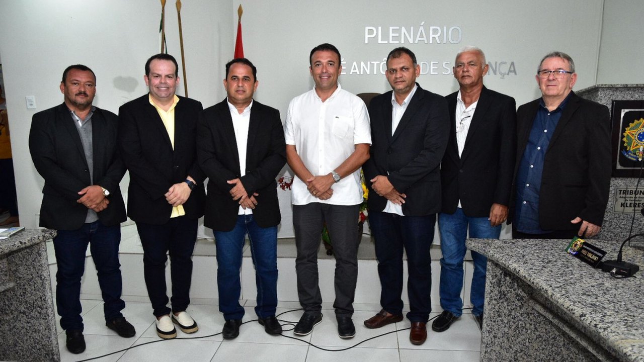 Prefeito Theobaldo Cintra prestigia sessão para eleger Mesa Diretora da Câmara de Major