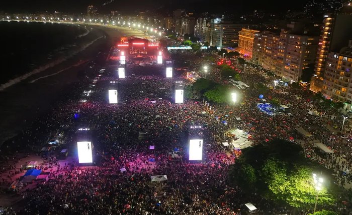 Show de Lady Gaga leva 2,1 milhões de pessoas para Copacabana Show de Lady Gaga leva 2,1 milhões de pessoas para Copacabana