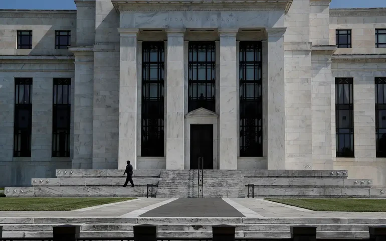 Dois dirigentes do Fed votaram por redução de 25 pontos-base na taxa de desconto em julho