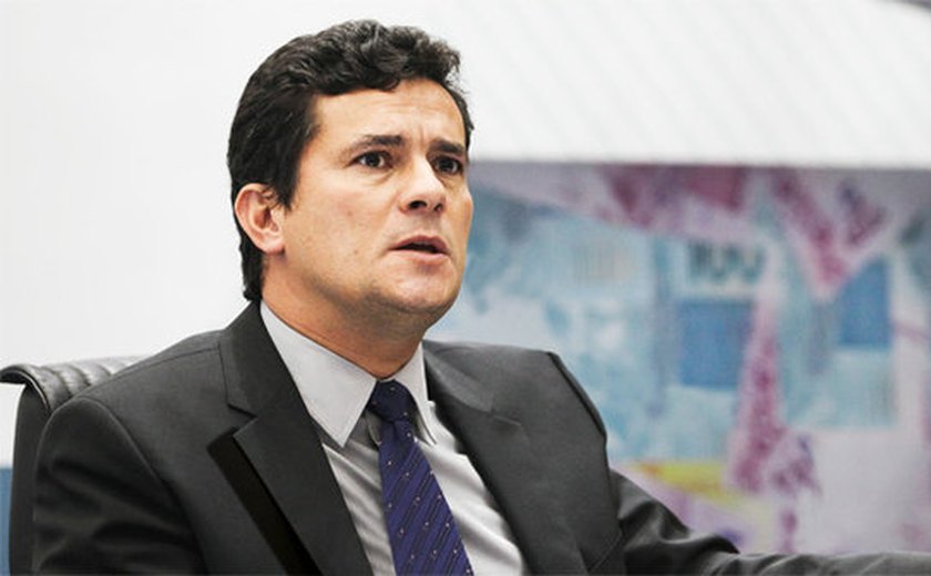Juiz Sérgio Moro aceita denúncia contra ex-diretor da Petrobras e mais 5