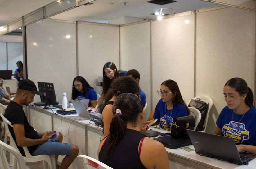 Procon Alagoas fecha primeiro dia de feirão no Benedito Bentes com alto número de acordos