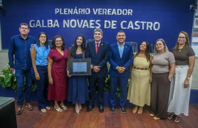 Câmara reconhece subsecretária de Educação de Maceió por mérito no serviço público