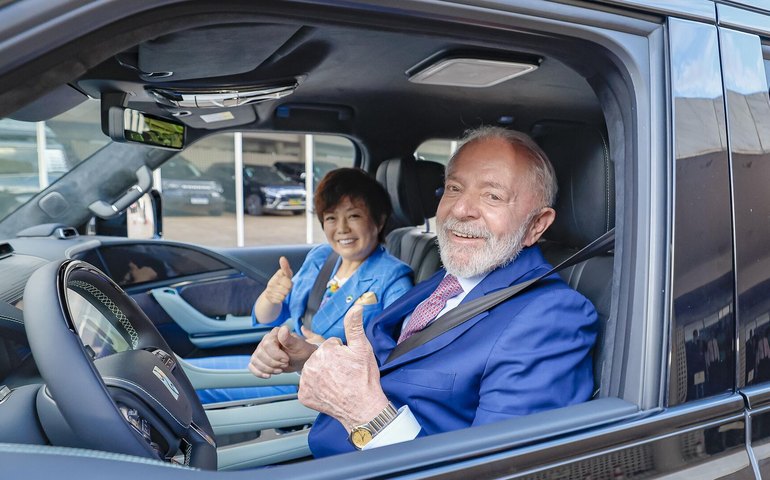 Governo brasileiro negocia na China novos investimentos em carros elétricos e baterias
