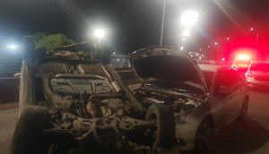 Motorista é atingido por carro, capota e fica ferido na Barra dos Coqueiros