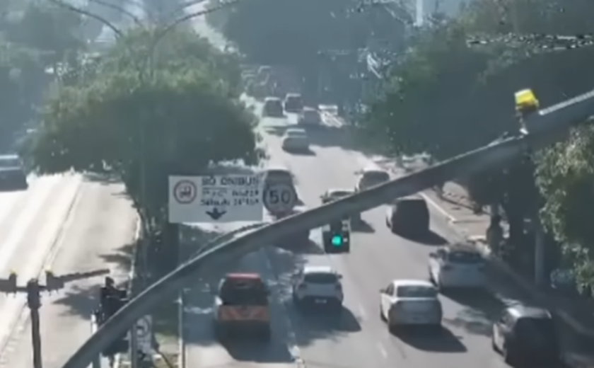 Vídeo mostra momento exato em que avião cai na Barra Funda, em São Paulo; assista
