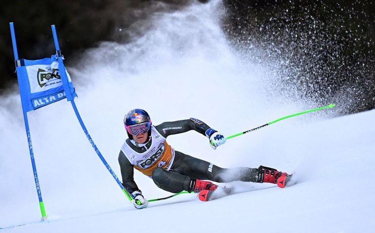Lucas Pinheiro conquista prata em etapa da Copa do Mundo de Esqui Alpino