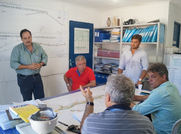 Reunião na Seinfra discute andamento das obras no Vale do Reginaldo