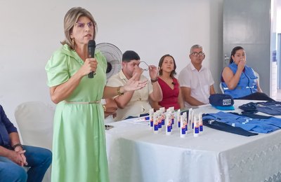 Por meio da SMS, prefeitura de Palmeira realiza entrega de 167 kits de fardamento para agentes de saúde
