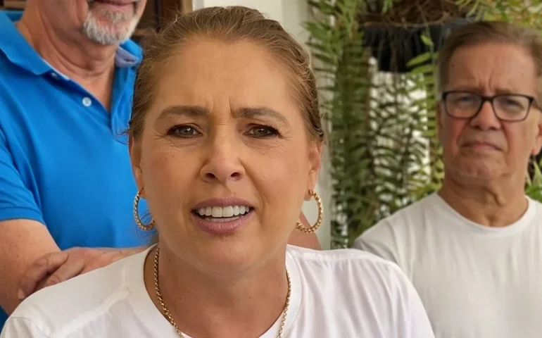 Vice-prefeita revela que críticas à má gestão levaram seu afastamento e aponta que ex-prefeito está 'destruindo a cidade'