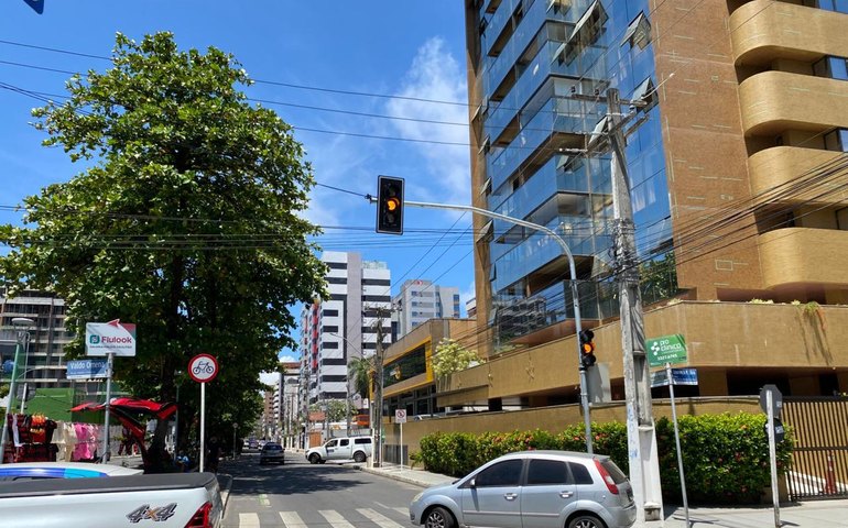Novos semáforos em cruzamentos na parte baixa começam a funcionar no próximo sábado