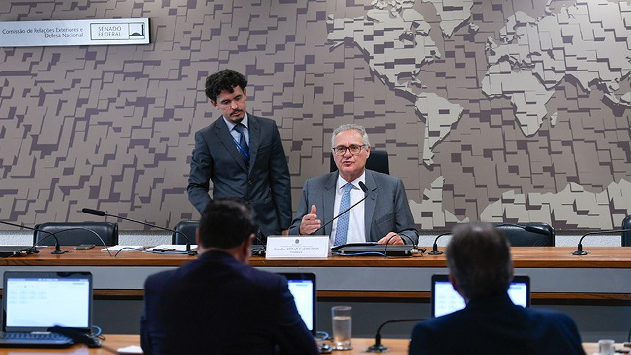 Renan, candidato em 25 à presidência do Senado