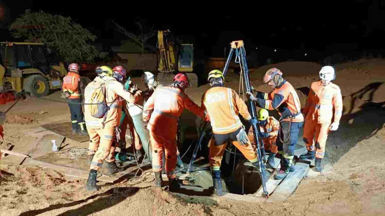 Criança morre após ser resgatada de buraco de 8 metros em Minas