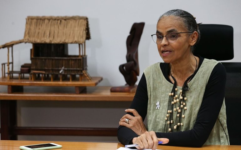 Enfraquecida no governo, Marina Silva é ovacionada em evento no Planalto com Lula e Haddad