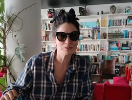 Quem é a atriz que comentou entrevista de Regina Duarte e acabou em bate-boca com Gabriela Duarte em rede social