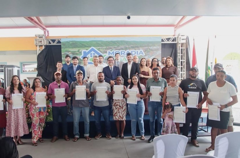 Prefeito Dalminho participa da entrega de novos títulos de propriedade do Moradia Legal, em Belo Monte