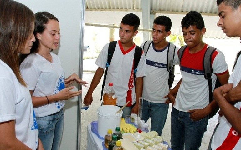 Escolas da rede estadual apresentam projetos na Feira de Ciências de Alagoas