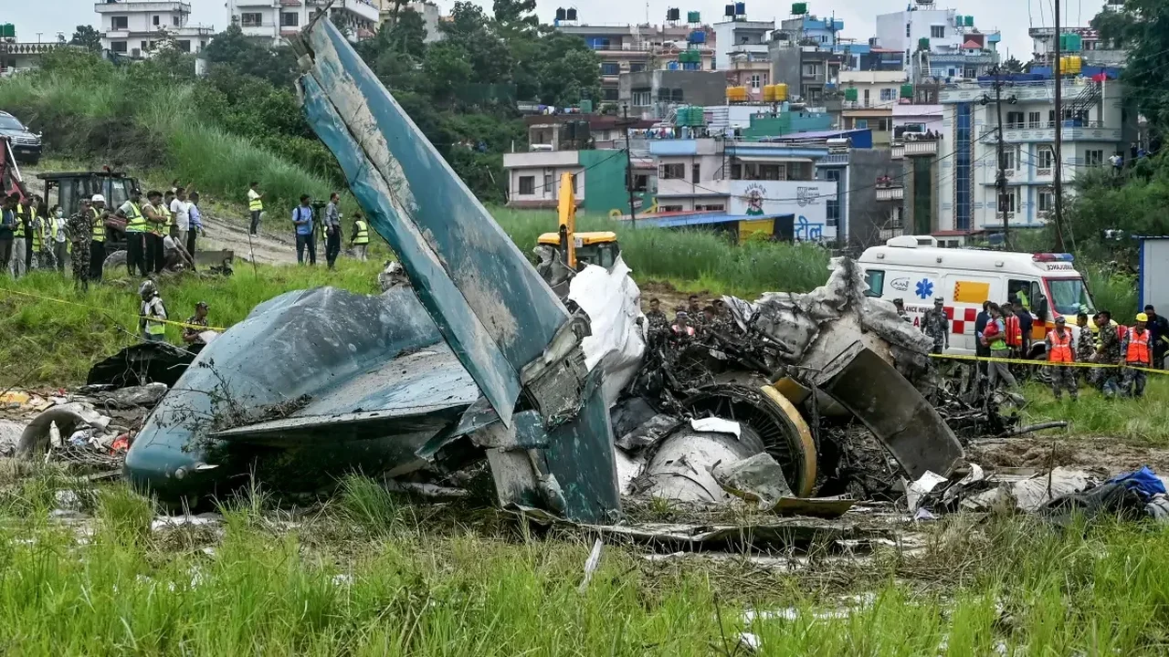 Avião de pequeno porte cai no Nepal e deixa 18 mortos; piloto é o único sobrevivente