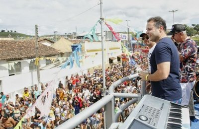 'Carnalaje' leva mais de 30 mil foliões às ruas na Quarta-Feira de Cinzas