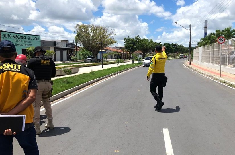 SMTT de Arapiraca orienta condutores sobre estacionamento em áreas de canteiro central