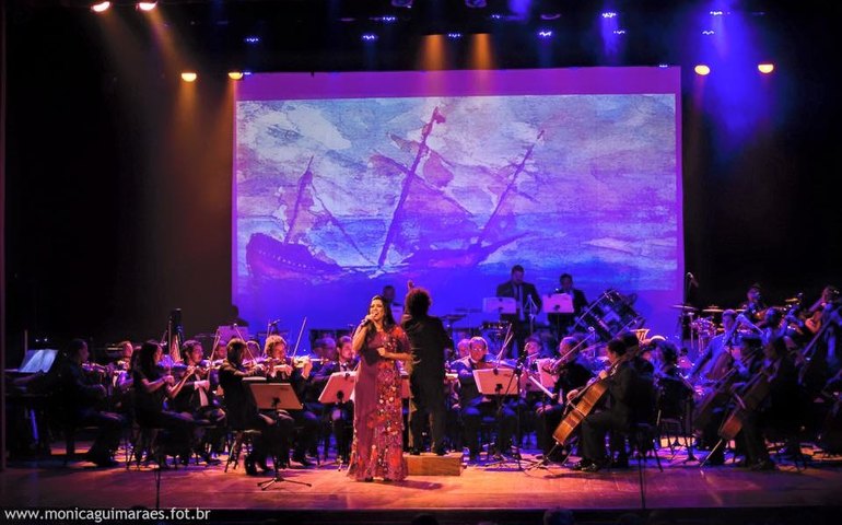 O mar de músicas, poesias e sensações de Irina Costa e Filarmônica de Alagoas