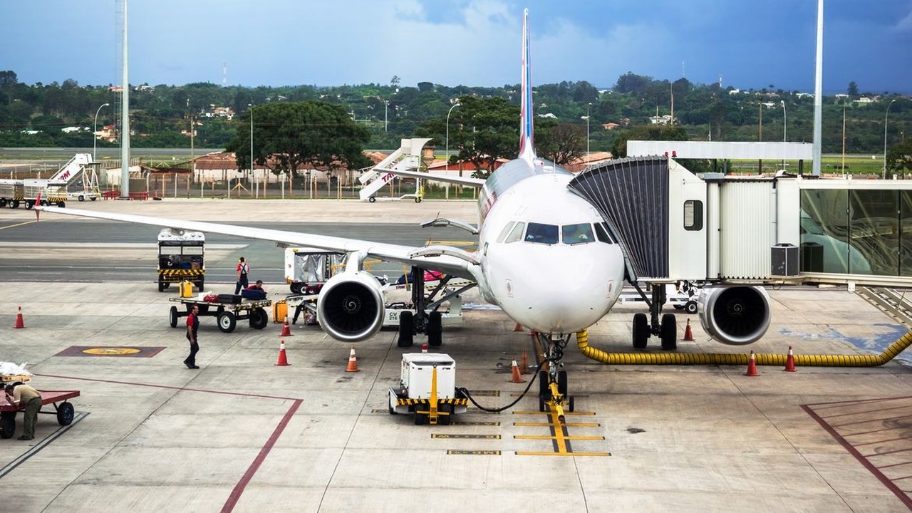 Passagens aéreas sobem 11,96% no IPCA-15 de abril