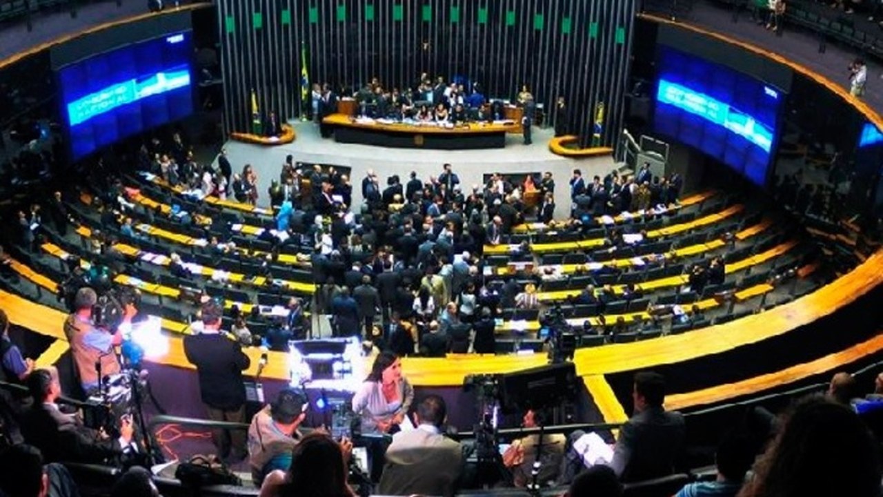 Câmara aprova maior salário ao presidente, vice, deputados, senadores e ministros